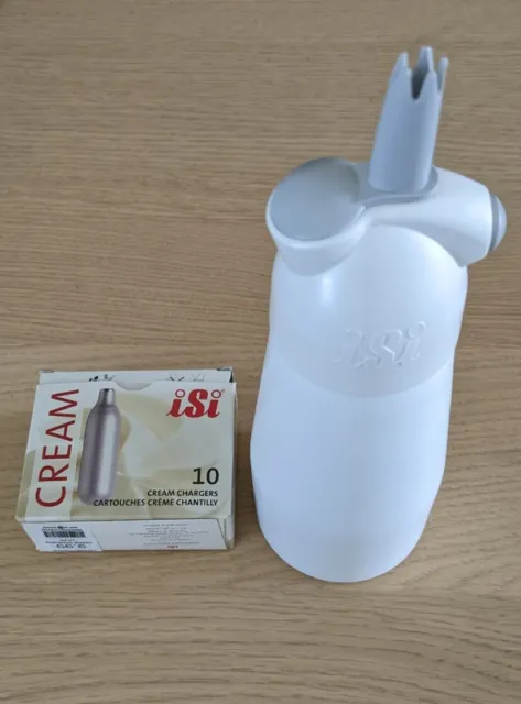 Isi Cream Whipper with 10  Chargers