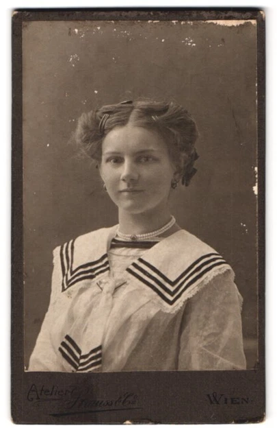 Fotografie Atelier Strauss & Co., Wien, Kohlmarkt 5, hübsche Fräulein im Matros