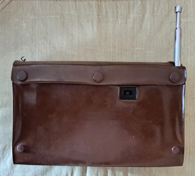 VINTAGE &NATIONAL& TRANSISTOR Radio 1960's with case in good condtion £ ...