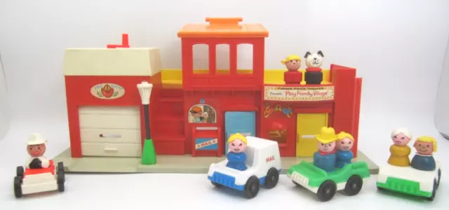 VINTAGE 1973 Fisher Price Little People PLAY FAMILY VILLAGE Main Street #997