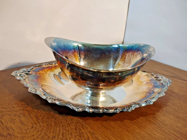 Vintage Oneida Ltd Decorative  Silver Plate Gravy Boat With Attached Tray
