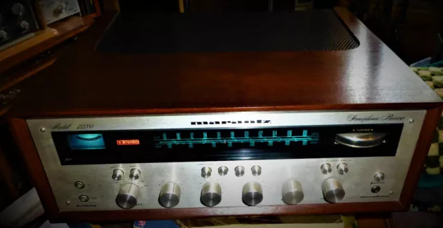 MARANTZ Model 2230 Top Vintage Receiver im Woodcase