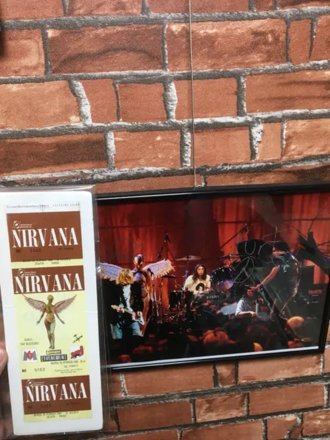 Nirvana 3 autographs and tickets to the live concert in France