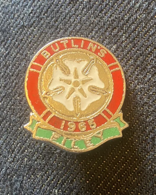 Vintage Butlins Filey 1965 Enamel Pin Lapel Badge Brooch