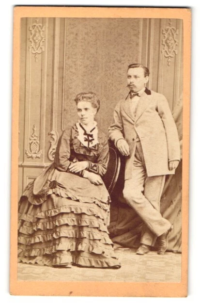 Fotografie Otto Reitmayer, München, junges Paar in eleganter Kleidung