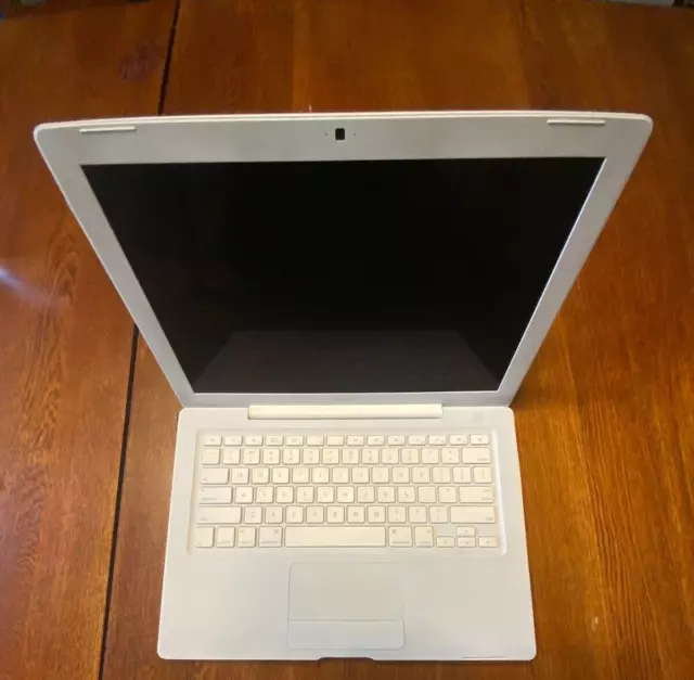 Apple OBS Macbook 13 Inch, Early 2009, MPN# MB881LL/A, 13.3/2.0/2GB/120/SD