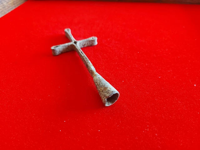 Rare croix en fer Romaine 2