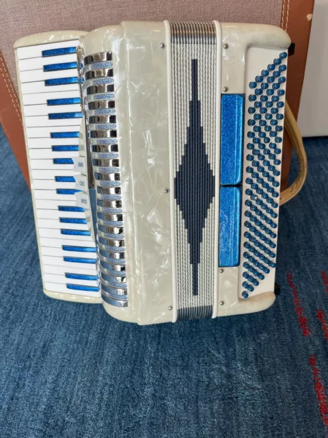 Accordion Imperial Lindo c30 excellent condition, professional restoration