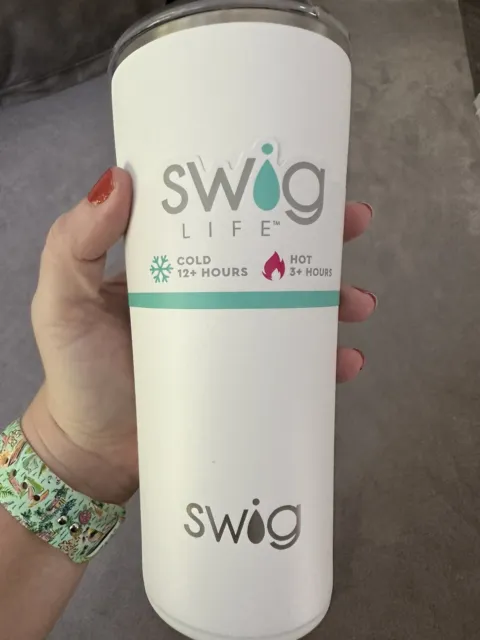 Swig Life 22oz Matte White Tumbler Insulated Coffee Tumbler with Lid