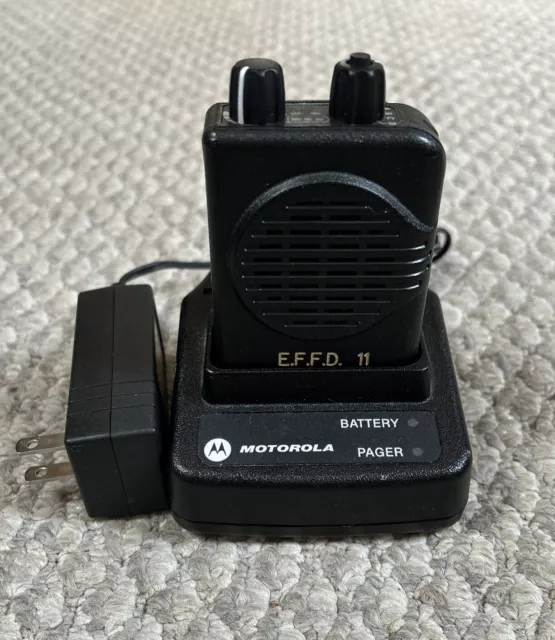 Motorola Minitor V UHF 450 - 457.98 MHz Voice Pager A04KMS9239CC & Accessories