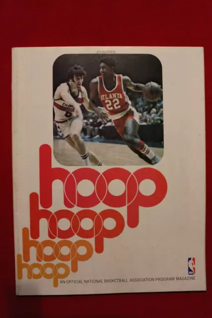 1976 HOOP-Atlanta Hawks vs Portland Trailblazers-John Drew(Cover)-Kareem-LAKERS