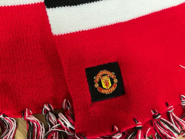 MANCHESTER UNITED FOOTBALL SCARF - MAN UTD - Free P & P 2