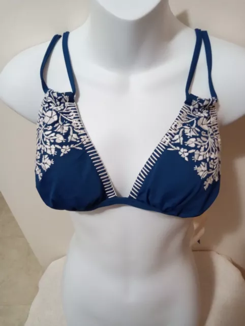 LUCKY BRAND M blue with white stitched floral design bikini top