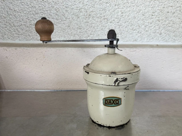 Ancien moulin à café en bois - Maroc