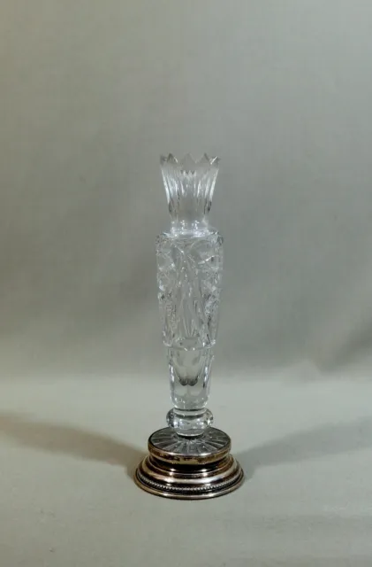 Beau Vase Soliflore Ancien en Cristal à Décor Taillé et Piédouche Argent