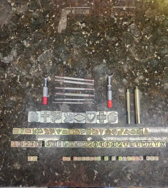 Lote de 87 herramientas de artesanía y otras herramientas de trabajo de cuero, cuchillos, estampillas, etc.