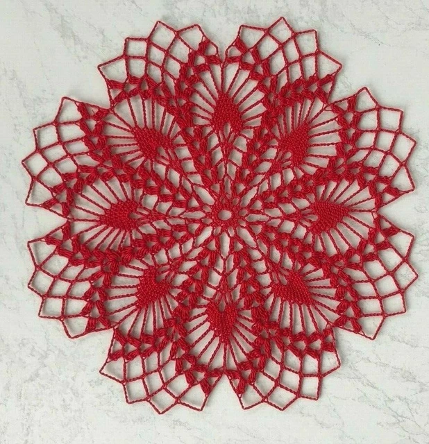 kleines Häkeldeckchen in rot 25,5 cm Handarbeit