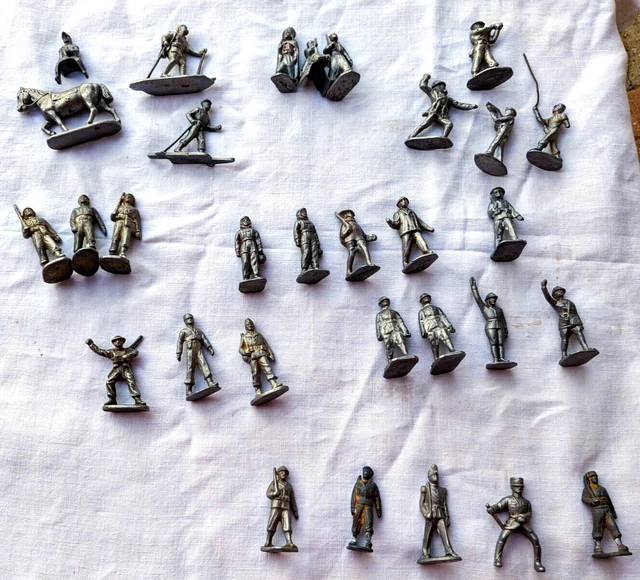 45) LOT 3 soldats au choix en alu : en l'état BIEN REGADER LA PHOTO