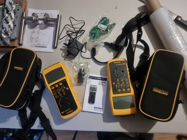 2 x Joblot Martindale HandyPAT 500/2 tester PAT portatile + accessori