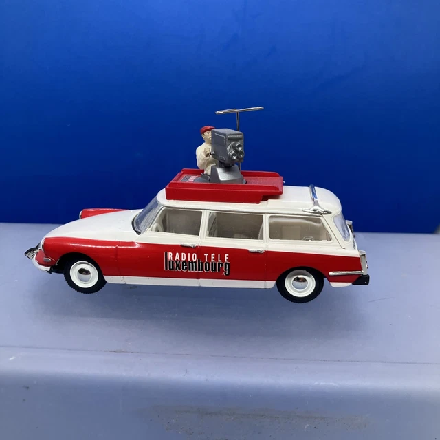 Ambulance Citroen Break ID19 Norev 1/43 N°40 - Miniature D'occasion
