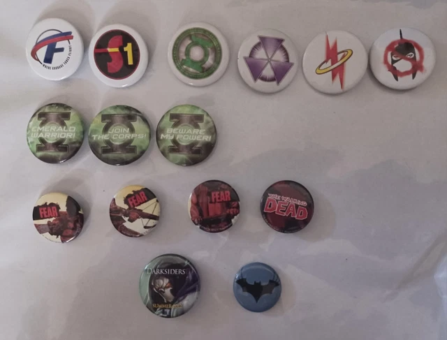LOT OF 15 PROMO BUTTONS Flashpoint GREEN LANTERN Walking Dead Darksiders Batman