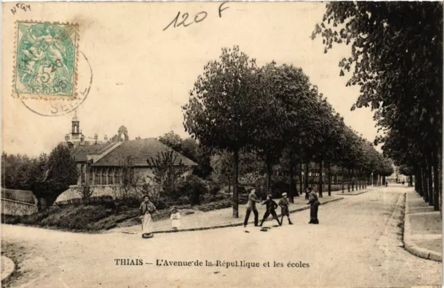 CPA THIAIS Avenue de la République et les écoles (869722)