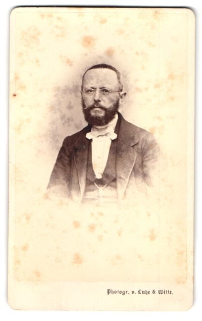 Fotografie Lutze & Witte, Berlin, Neue Friedrichstraße 50, Portrait Herr im Anz