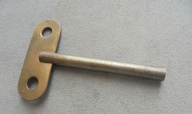 Ancienne clé pour pendule n°11