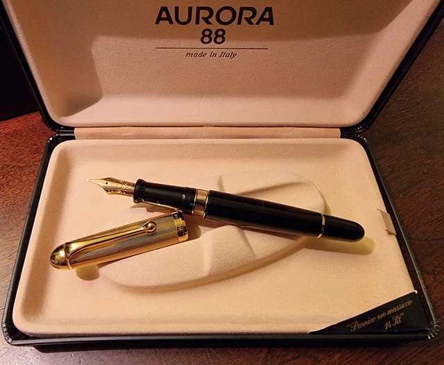 Penna Stilografica Classica Con Il Nodo Illustrazione Di Stock - Foto 8