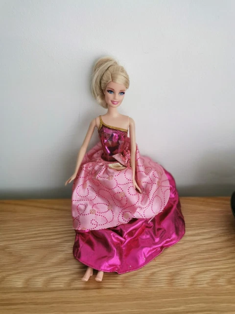 Barbie store dress change