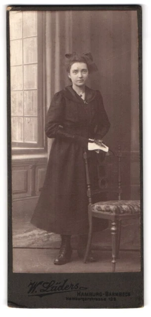 Fotografie W. Lüders, Hamburg-Barmbeck, Hamburgerstraße 129, Junge Frau in schw