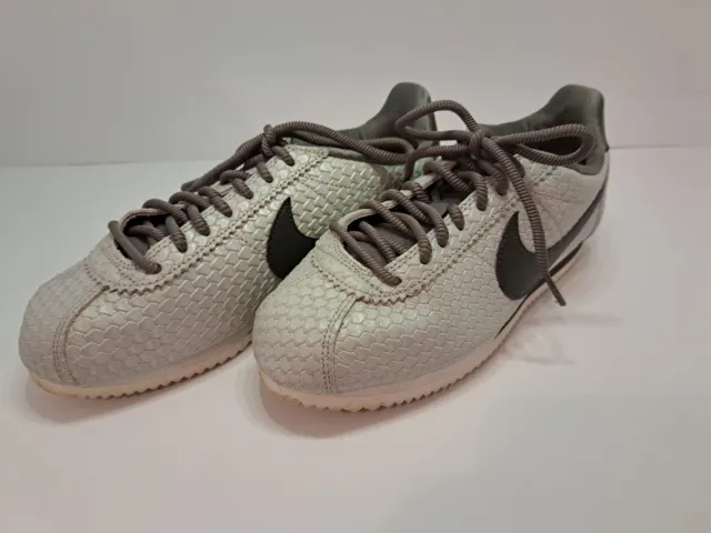 Nike Womens Classic Cortez 902856-006 Metallic Gray Casual Shoe Sneaker Size 8