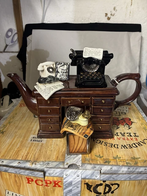 RARE VINTAGE PAUL Cardew Crime Writer Desk 3D Teapot “Murder at