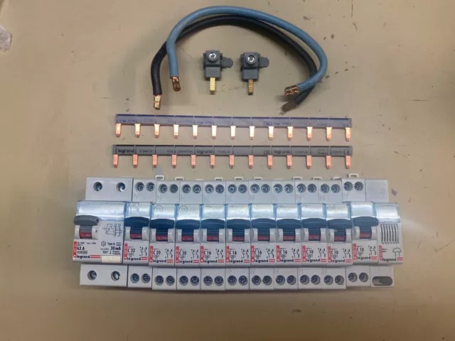 Lot de 10 disjoncteurs  Legrand et Différentiel 2