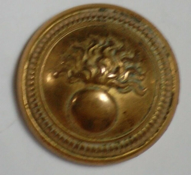 ANCIEN BOUTON  grenade flamme doré bombé 20 mms
