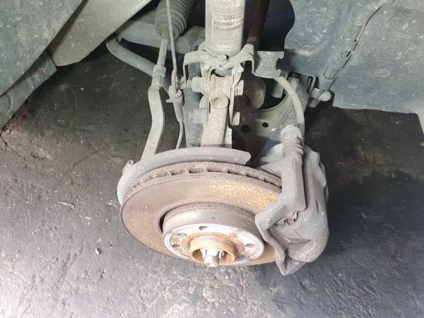 Fusée avant droit dacia dokker stepway