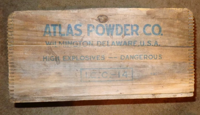 VINTAGE PRIMITIVE WOODEN ATLAS POWDER CO DYNAMITE EXPLOSIVES Crate Box DELAWARE 7