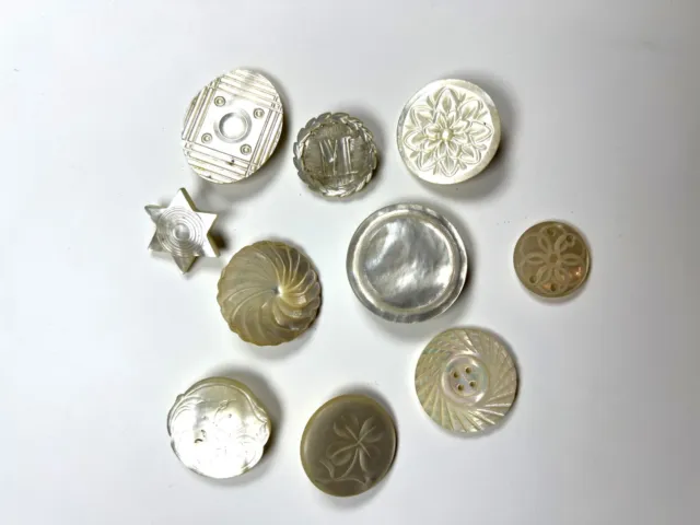 Lot de 10 boutons anciens en nacre gravés, ciselés (collection)