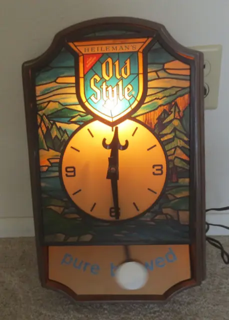 VINTAGE G. Heileman's Old Style Beer Clock with lights and Moving Second Hand