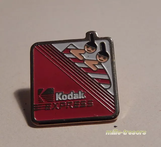 Ancien PIN'S  : KODAK EXPRESS - Modèle BOBSLEIGH