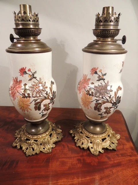 Pareja De Quinques Antiguos De Porcelana Y Bronce