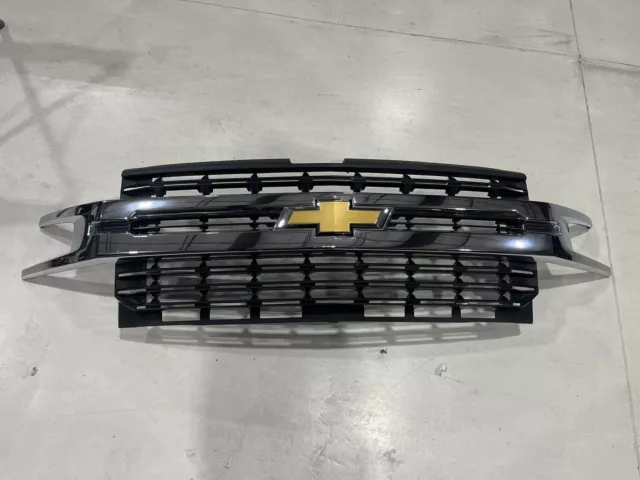 Chevrolet Silverado 1500 Upper Grille 2019-2022 Chrome Grille 84493304 Used