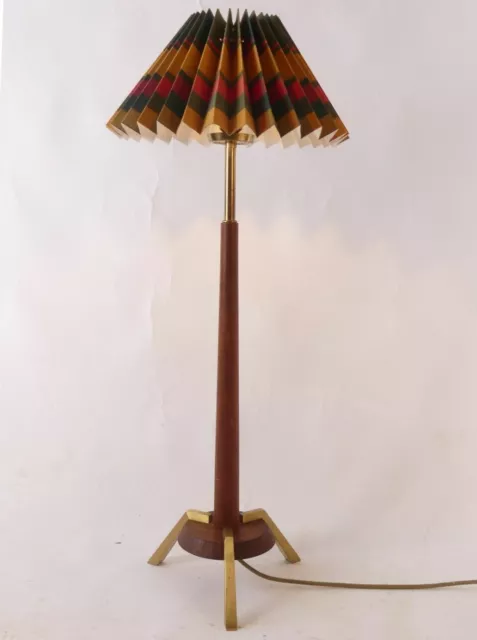 TRIPOD TEAK MESSING DREIBEIN TISCHLAMPE LEUCHTE PLISSEE LAMPENSCHIRM 60er