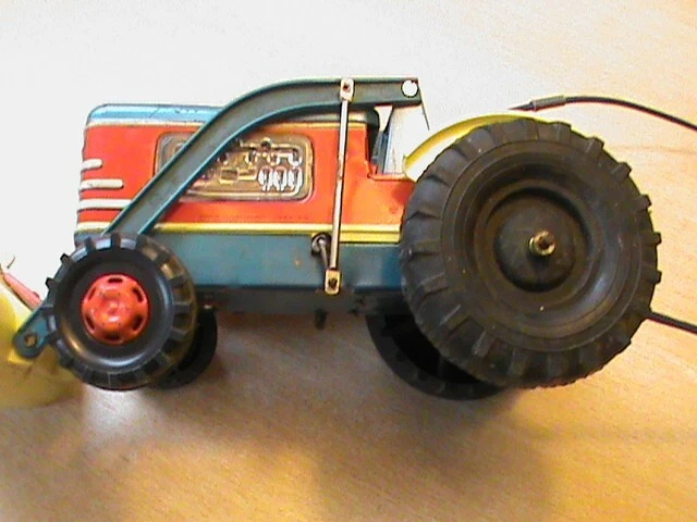 Tracteur jouet ancien tole et plastique GAMA en l'etat 3