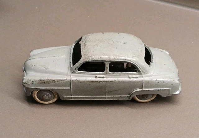 Dinky Toys France – 24U – Simca Aronde Verte – Modèle 1953 – Échelle 1:43 – Occasion