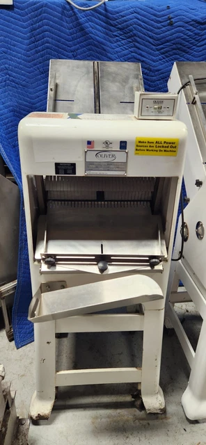 Oliver Gravity Feed Bakery Bread Slicer 797-32NC w/hand Bagger sliced bread