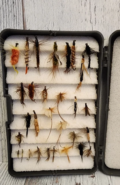 Lot Vintage De Leurres Et Boîtes De Pêche à La Mouche - Plus De 60 Leurres Dont Perrine Poppers