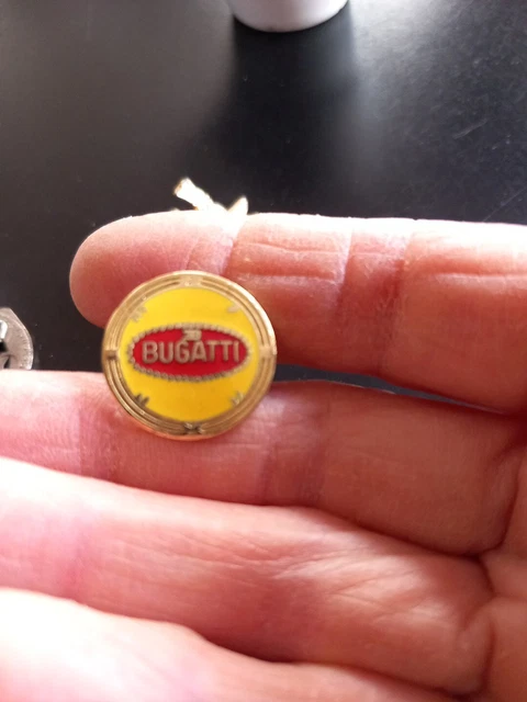 Pin's Autoreve Formule 1 Bugatti 35, Zamac, Signé Ballard, Fin Or, Vintage
