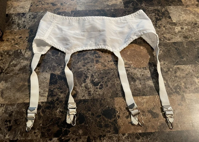 Vintage Simone Eyelet Garter Belt!  White Size 24 Waist