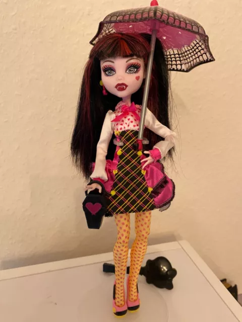 Monster High Draculaura Schools Out